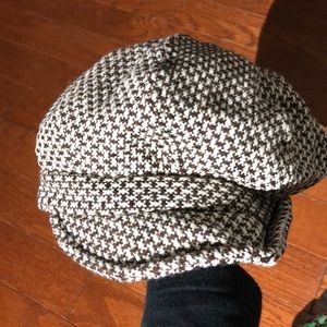 NWT brown and cream houndstooth hat